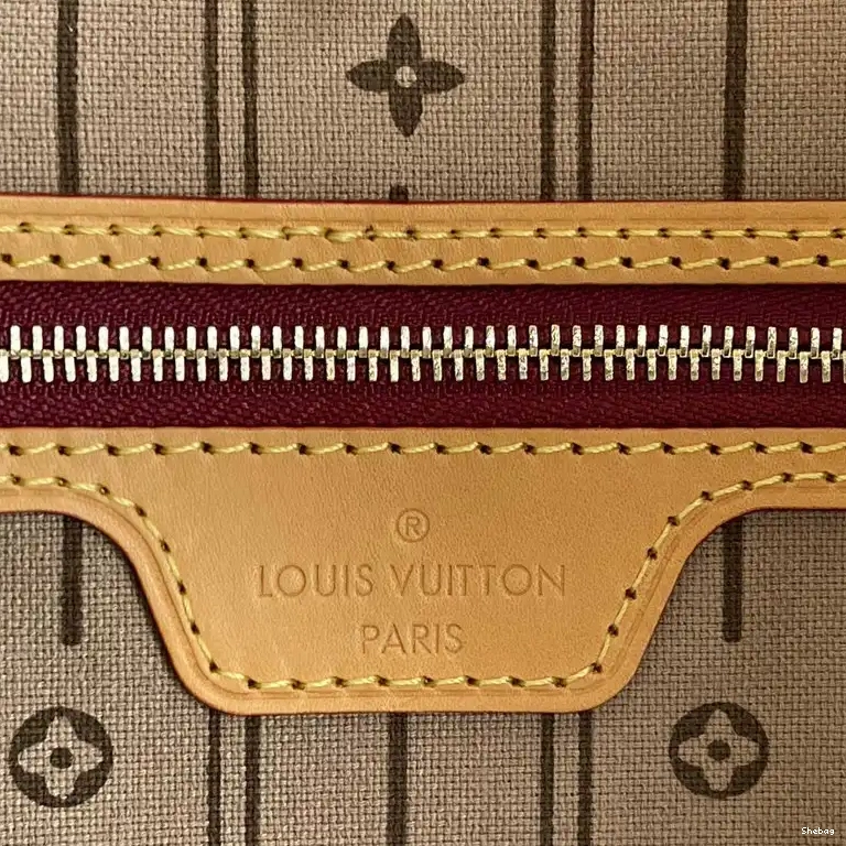 2110YA0062 Bags LV 0520